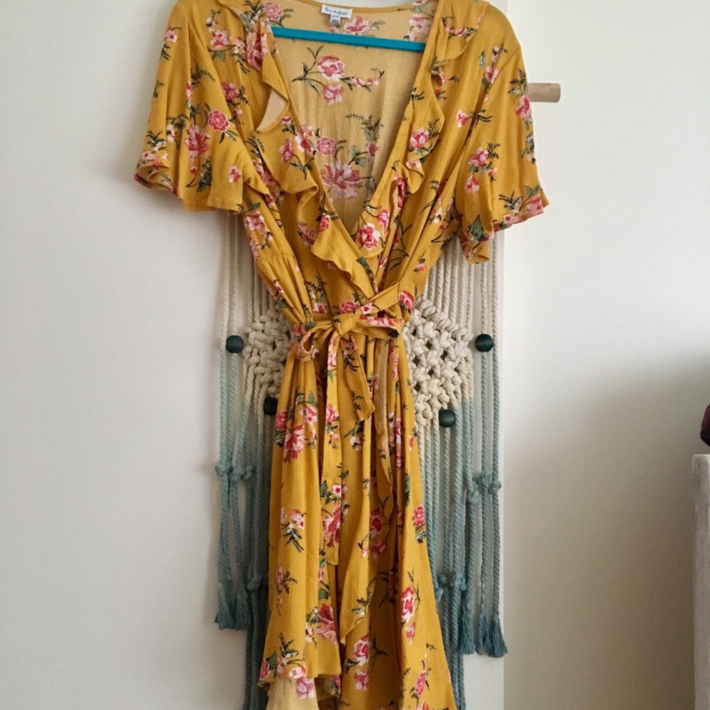 Boho style dress. V neck, cap sleeve. Brand New.